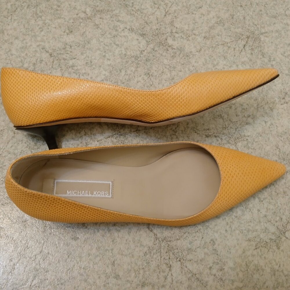 Michael Kors Leather Pointy Toes Kitten Heels Pumps / Peach sz 8 M ITALY